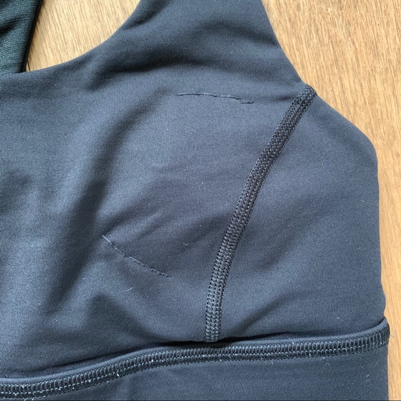 *SOLD* LULULEMON Circuit breaker bra black size 4 - Picture 11 of 14